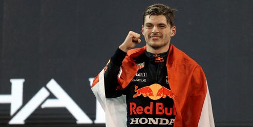 Hamilton byl mistrem světa 57 kol. Pak se jím v posledním kole stal Verstappen