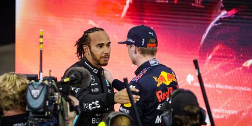 Tak předává trůn skutečný král. Lewis Hamilton v nejtěžší roli obstál