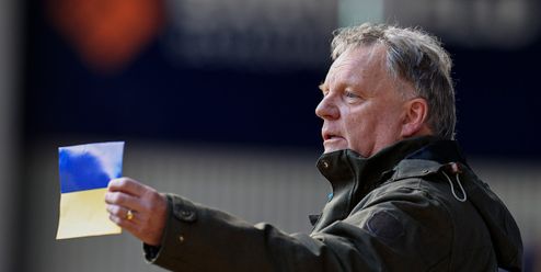Fanoušci Chelsea skandovali jméno Romana Abramoviče během potlesku pro Ukrajinu