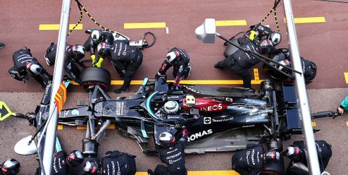 Selhání před startem sezony. Hamiltonův monopost neprošel crash testem