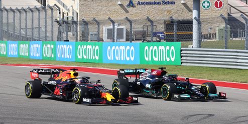 Rozhodne F1 havárie Hamiltona s Verstappenem? Šéf Mercedesu to naznačuje