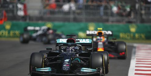 Fotbal na druhé koleji. Formule 1 míří do Brazílie