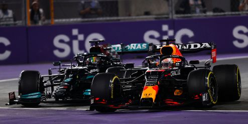 Čas rozhodnutí: Bude se po Abú Dhabí smát Verstappen, nebo Hamilton?