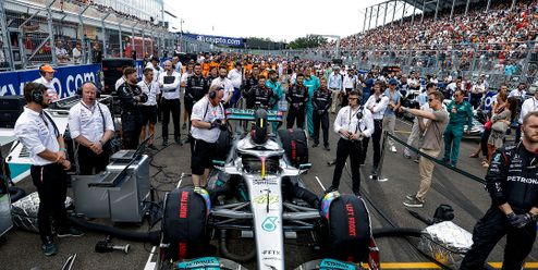 Dělejte svou práci, zlobí se Lewis Hamilton na svůj tým