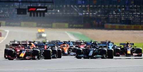 Verstappen vyhrál premiéru kvalifikačního sprintu a má pole position