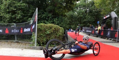 Honza Tománek je Ironman. Trať v Klagenfurtu zvládl pod jedenáct hodin