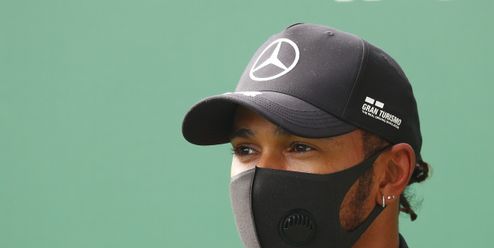 Hamilton se připojil k informačnímu blackoutu