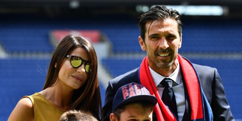 Buffon slaví 43 let. S modelkou Šeredovou zažil velké utrpení