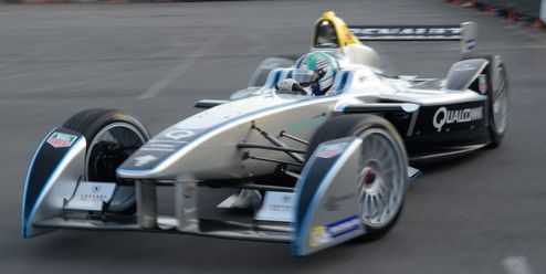 Formule na baterky. ePrix v Římě zažila hromadnou nehodu