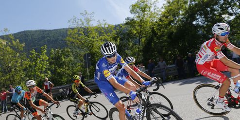 Šéf týmu BikeExchange byl vyloučen z Gira. Srazil autem závodníka