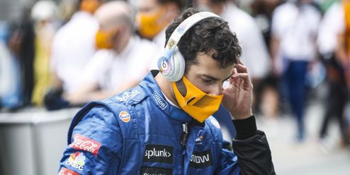 Ricciardo v roli zelenáče. Znovu se učí řídit
