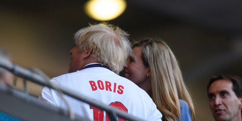 UEFA vyšetřuje anglické fanoušky. Boris Johnson odsoudil pískání při dánské hymně