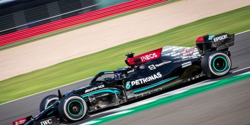 Mercedes přiznal barvu: Bez červené vlajky by Hamilton v Silverstone dozávodil