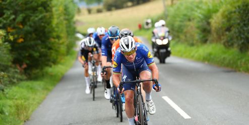 Komediant Cavendish. Pomáháš soupeři, řval na motorku s kameramanem