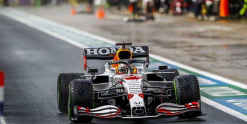Bottas vítězí v Turecku, Verstappen se vrací do čela šampionátu