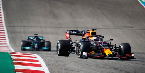 Americký souboj Verstappena a Hamiltona? Úžasná šachová partie v rychlosti 300 km za hodinu!