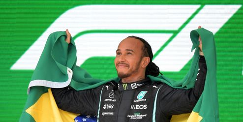 Hamilton snížil náskok Verstappena. V Brazílii si připsal vítězství