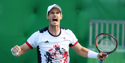 Příšerně páchnou, ale jsou zpět! Andy Murray slaví návrat ukradených bot