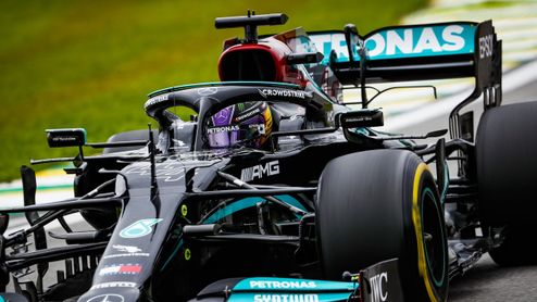 Sáhnutí na vůz za 1,3 milionu a diskvalifikace! Vyšetřování Hamiltona a Verstappena skončilo