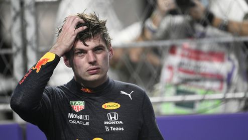 Verstappen vlastní chybou přihrál Hamiltonovi pole position. A možná i titul mistra světa