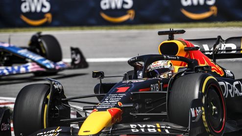 Verstappen odolal tlaku ze strany Sainze a v Kanadě si připsal další výhru