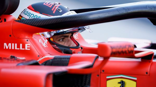 Ferrari přehodnocuje plány: Bude Sainz jr. novým pilotem číslo jedna?