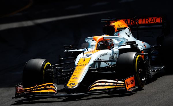 Nevýrazný začátek Daniela Ricciarda u McLarenu. Kde je chyba?