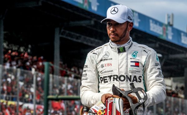 Na Velkou cenu Británie bude moct 140 tisíc lidí. Hamilton má obavy