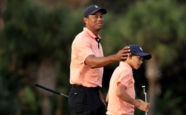 Tiger Woods hrál poprvé od únorové nehody golfový turnaj! Po boku svého syna