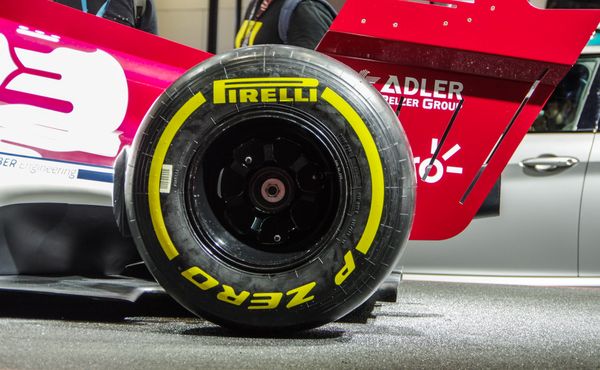 23 závodů za rok je problém, přiznal šéf Pirelli