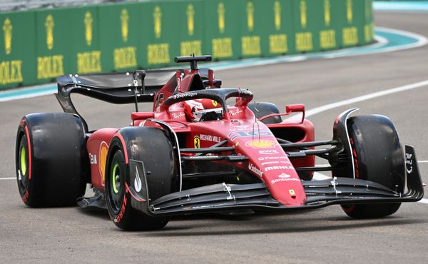Ferrari ovládlo kvalifikaci v Miami, Verstappen si stěžuje na chaos u Red Bullu