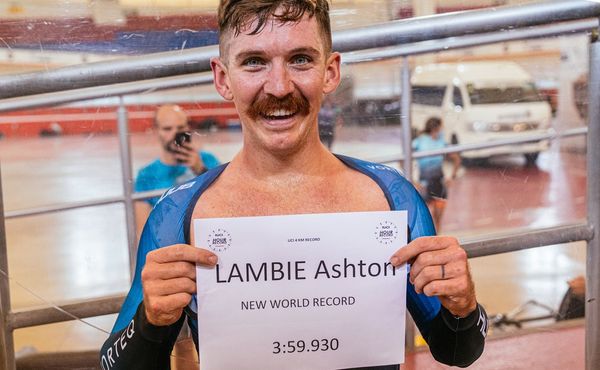 Američan Ashton Lambie zajel čtyři kilometry pod čtyři minuty