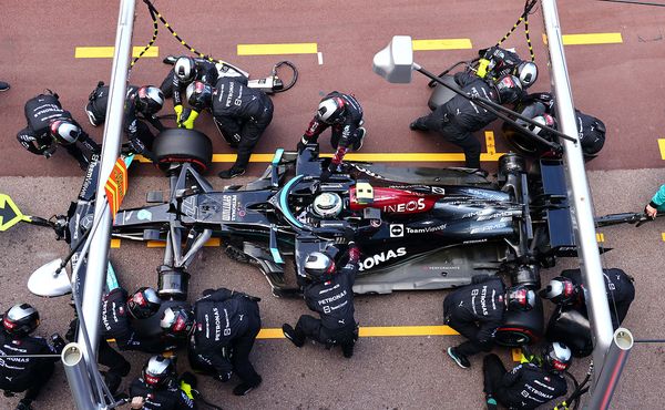 Selhání před startem sezony. Hamiltonův monopost neprošel crash testem