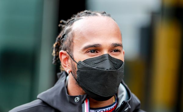 Špatná strategie Mercedesu, zpochybňuje Lewis Hamilton svůj tým