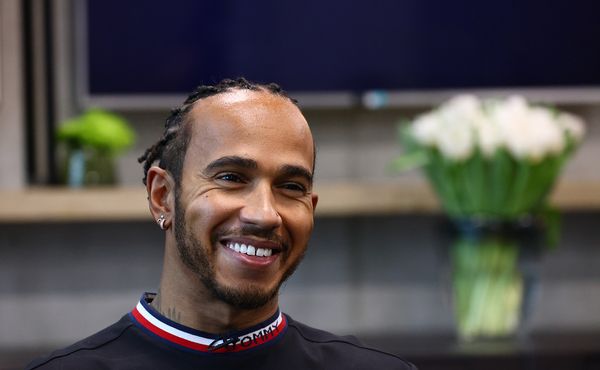 Velkou cenu Abú Dhabí vyhraje Lewis Hamilton. Proč? Protože musí