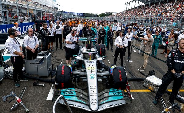 Dělejte svou práci, zlobí se Lewis Hamilton na svůj tým