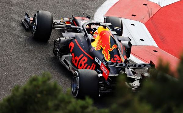 Za poškozené pneumatiky nemůže Pirelli, ale magie vúdú