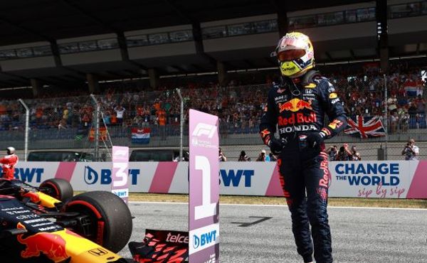 Pole position pro Verstappena. Mercedes propadl