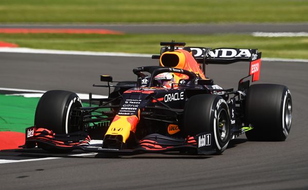 Škoda za 39 milionů! Red Bull chce dodatečně potrestat Hamiltona