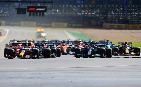 Verstappen vyhrál premiéru kvalifikačního sprintu a má pole position