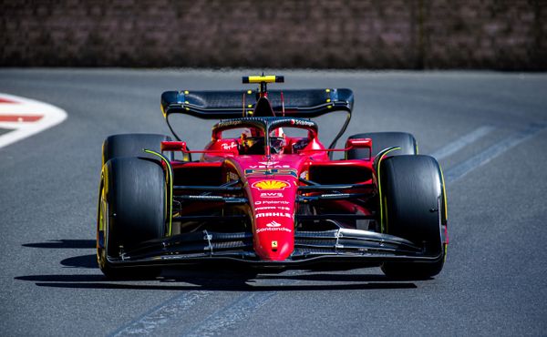 Motory Ferrari mají za sebou příšerný víkend. V Baku zůstaly bez bodů