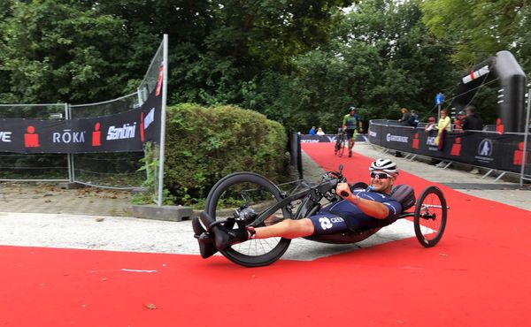 Honza Tománek je Ironman. Trať v Klagenfurtu zvládl pod jedenáct hodin
