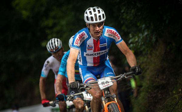Bikeři Hynek se Stoškem vyhráli druhou etapu Swiss Epic
