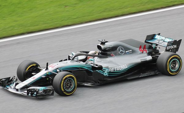 Formule 1 potvrdila červencový začátek odložené sezony. Pojede se bez diváků