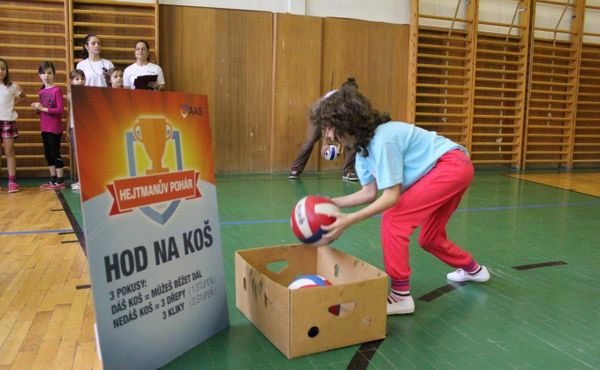 Meziškolní pohár se opět rozbíhá: Děti plní sportovní výzvy