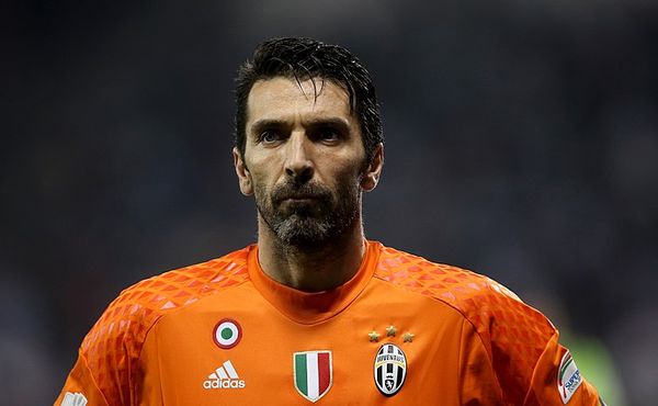 Brankářský veterán Buffon se upsal Juventusu na další sezonu