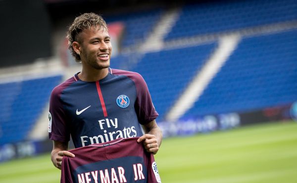 Neymar je zpátky ve Francii, PSG opustí jiní hráči