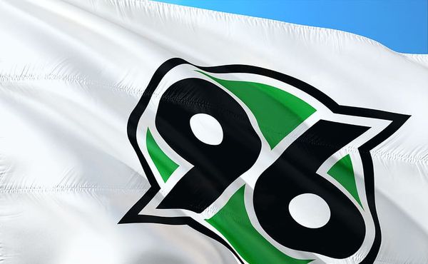 Hannover vyřadil z kádru pět hráčů za jízdu autem bez roušek