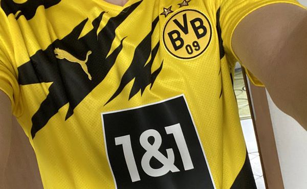 Sponzor Dortmundu musel kvůli rivalitě s Schalke přebarvit logo