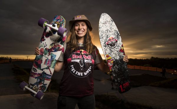 Eva Samková vyměnila prkno a ukáže se na longboardovém závodě